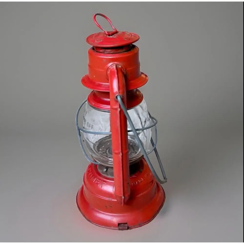 Vintage Dietz Comet Red Kerosene Lantern Made in USA Original Globe 9” Tall